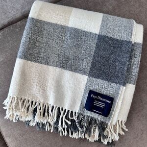 FAYE DINSMORE Ireland 100% Lambswool Gray & Cream Checkered Plaid Throw Blanket
